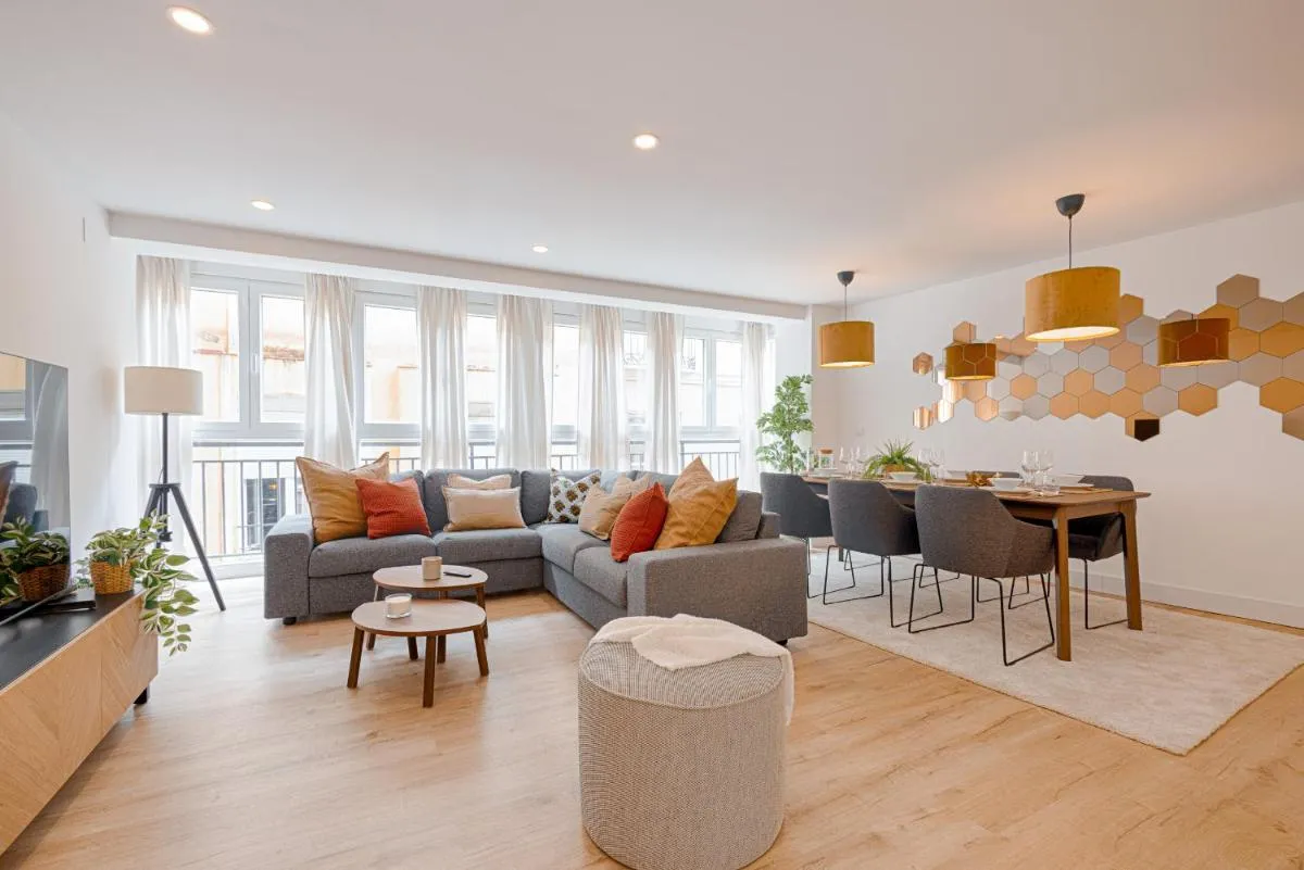 Image 4 of C26 Gorgeous 4 bdrm Apartament in Plaza Uncibay