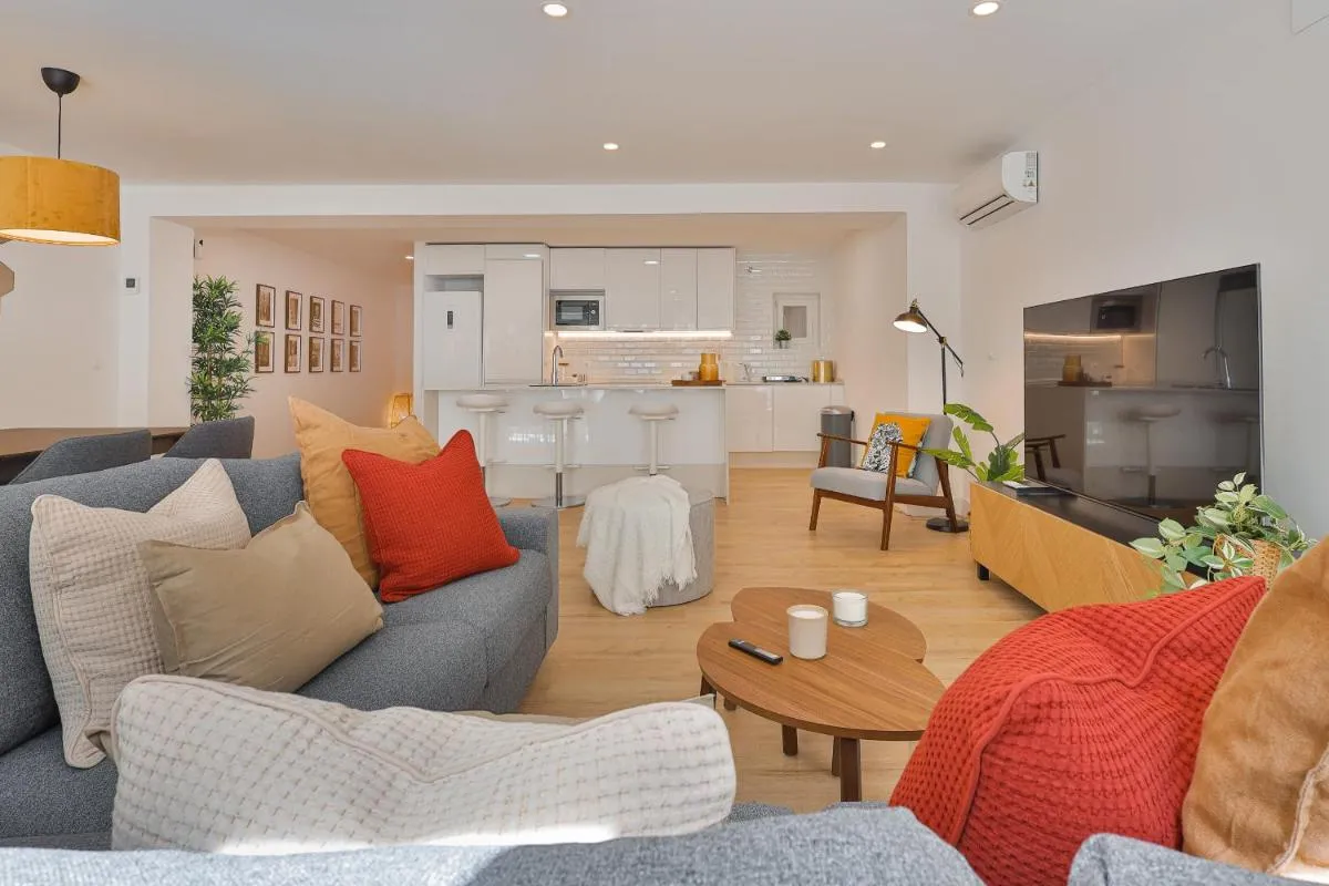 Image 2 of C26 Gorgeous 4 bdrm Apartament in Plaza Uncibay