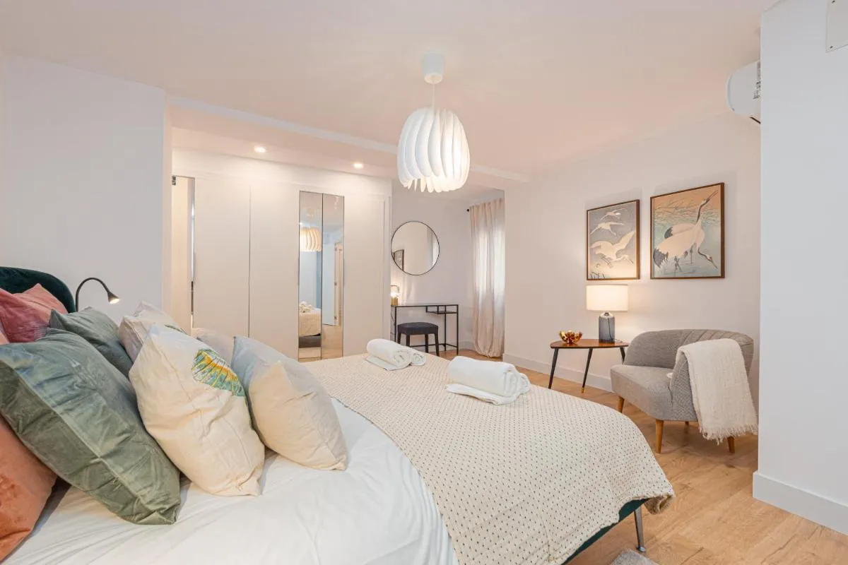 Image 1 of C26 Gorgeous 4 bdrm Apartament in Plaza Uncibay