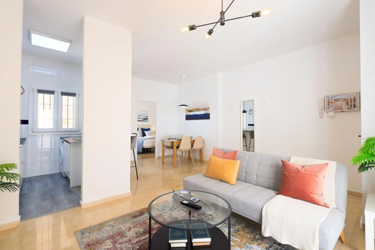 Image 1 of C35 Modern apt in Downtown