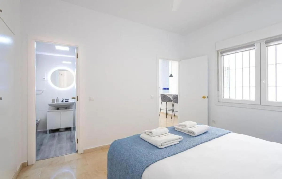 Image 2 of C35 Modern apt in Downtown