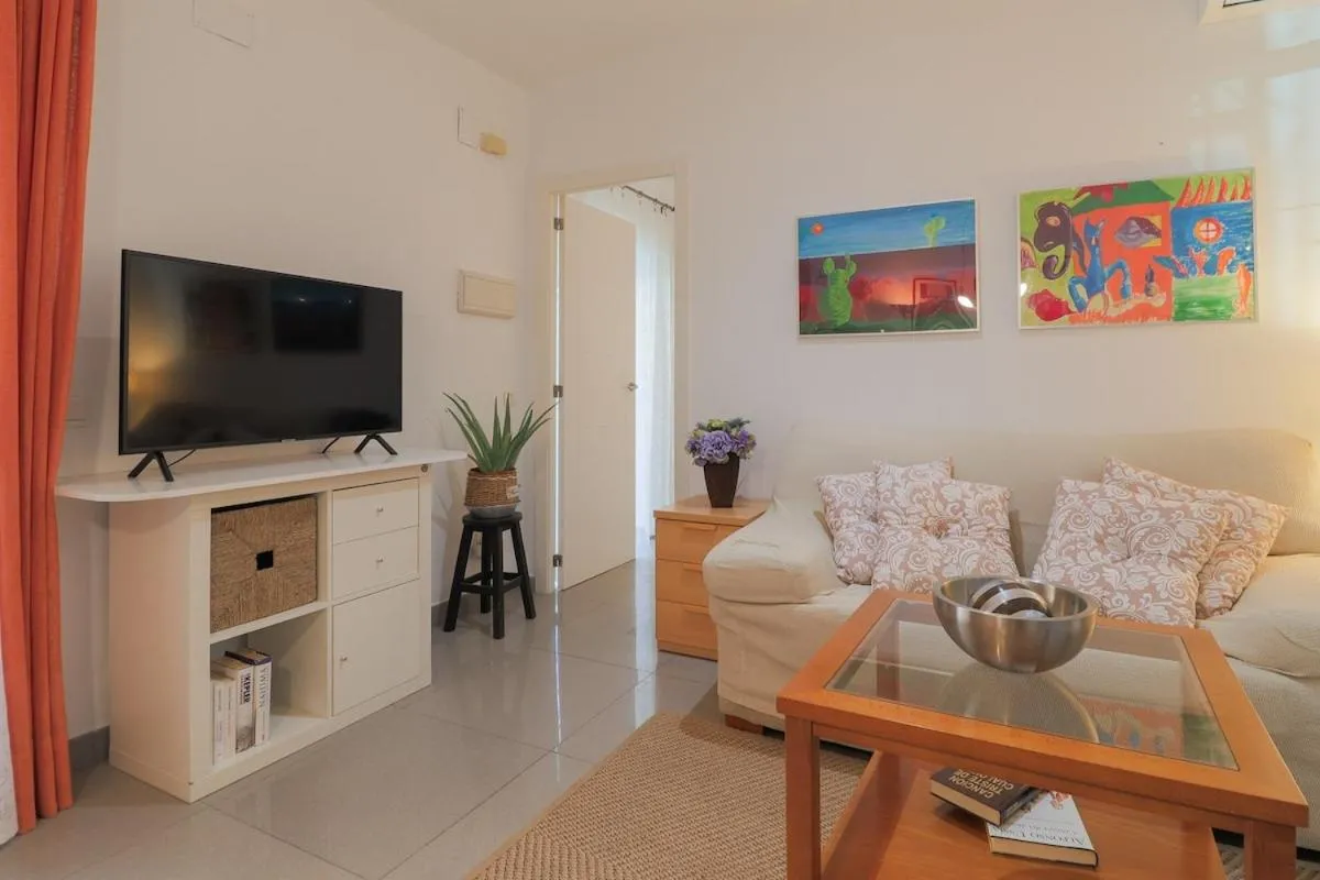 Image 2 of C52 – Seaside 2 Bedrooms By the Center