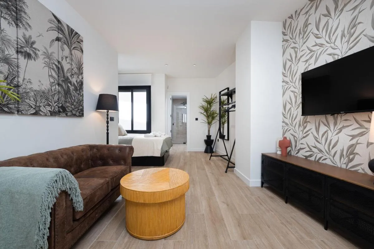 Image 1 of C56 – Studio with amazing terrace in the centre