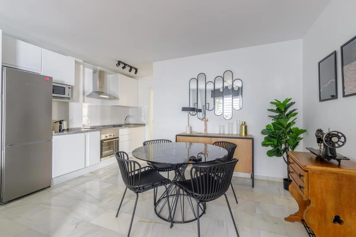 Image 2 of Caleta Homes – Apartamentos Pompidou