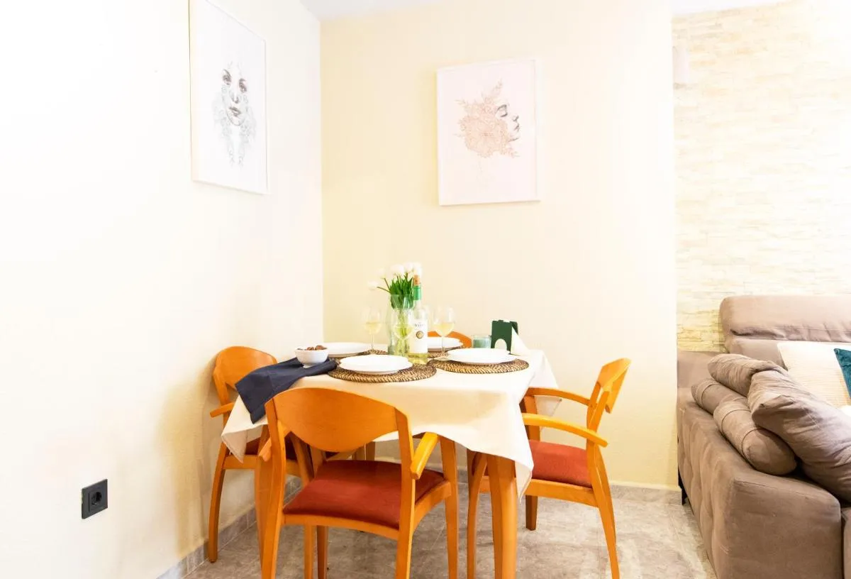 Image 1 of Casa con gran patio privado