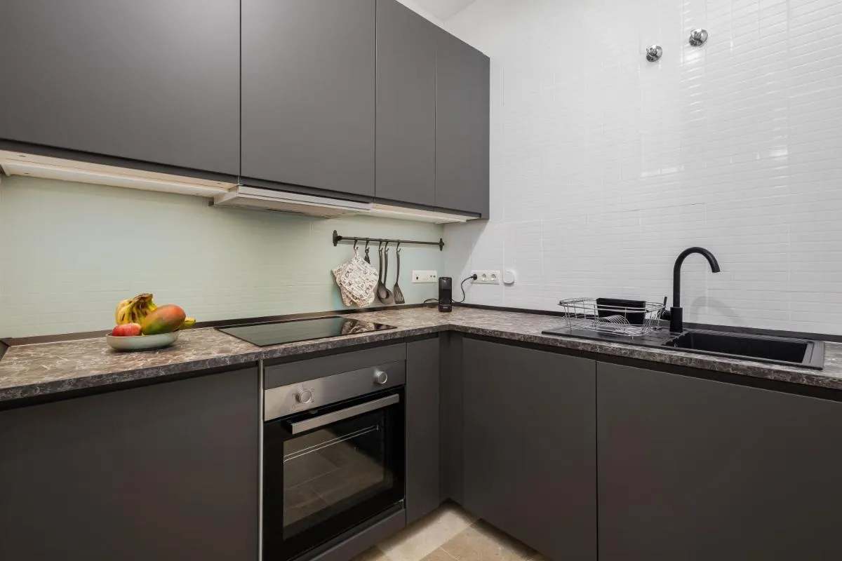 Image 5 of Central Studio Apartment