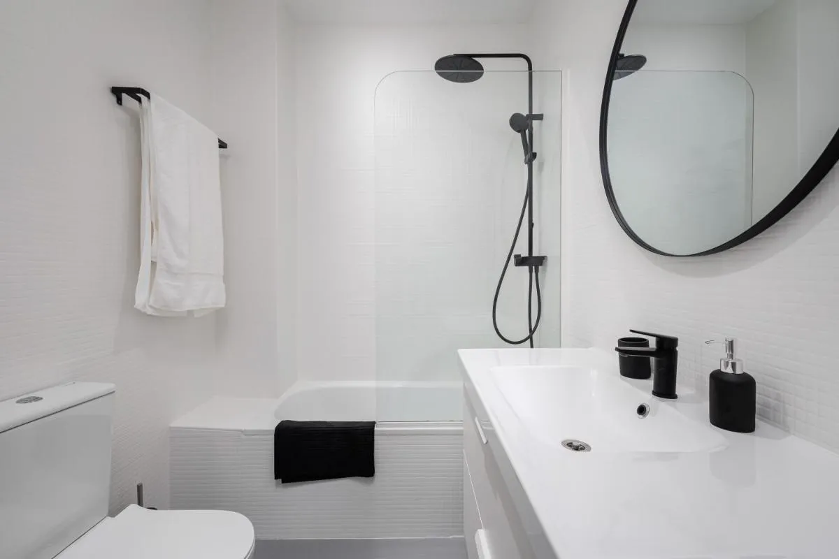 Image 4 of Central Studio Apartment