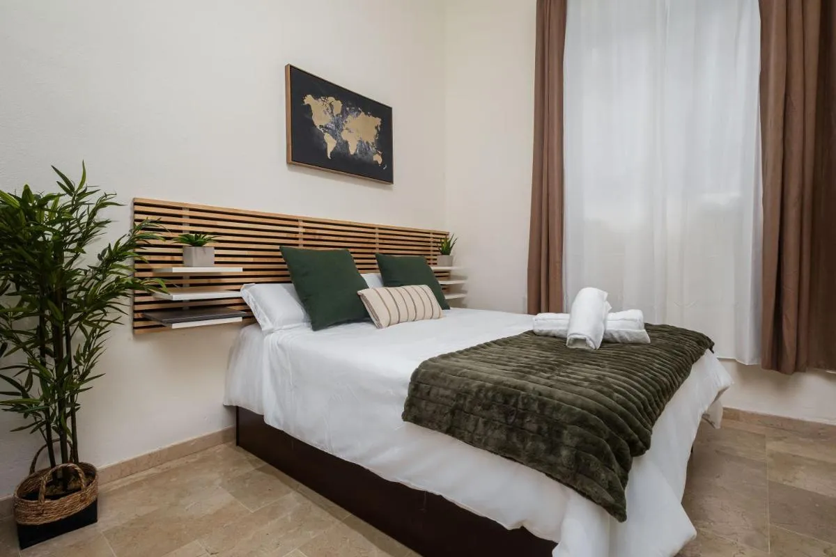 Image 1 of Central Studio Apartment