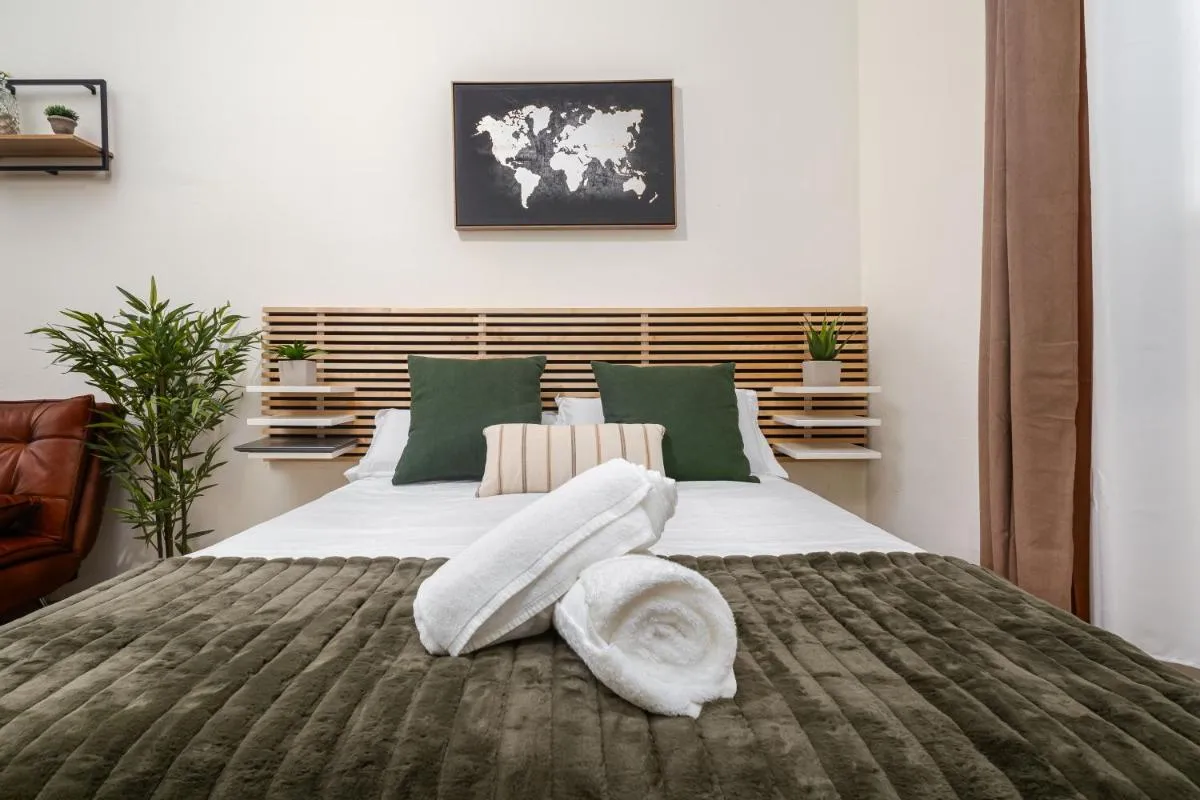 Image 2 of Central Studio Apartment