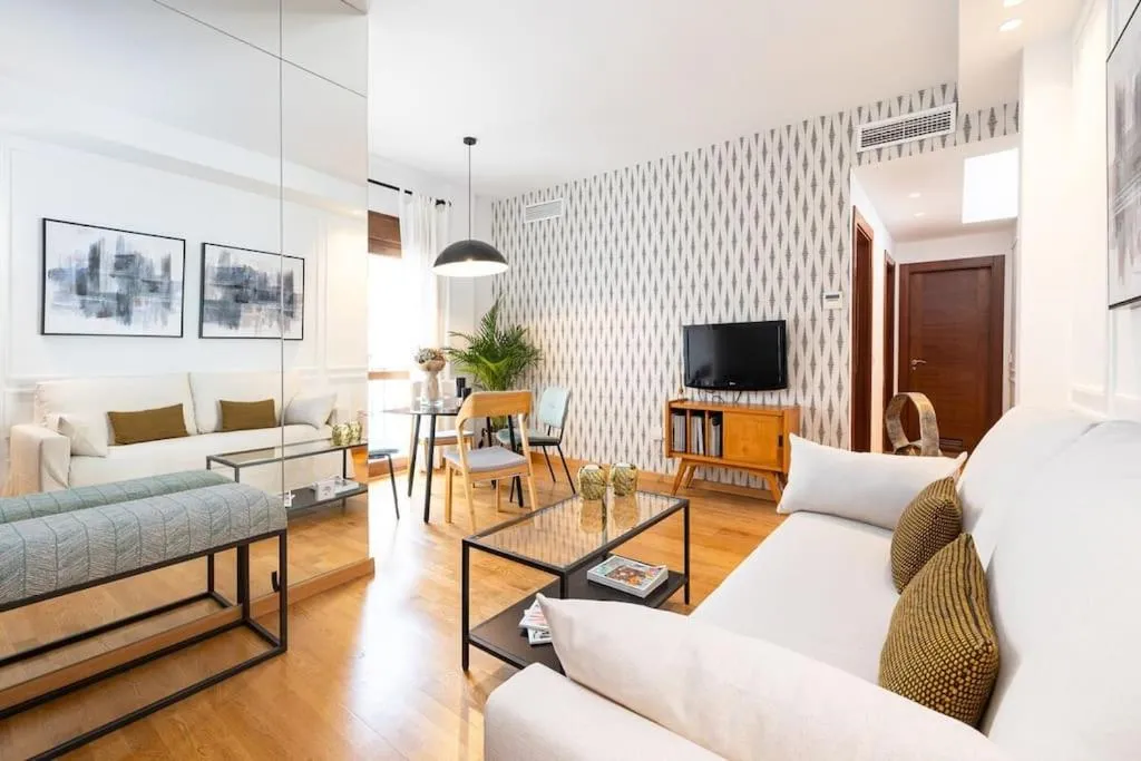 Image of Central apartment with pool