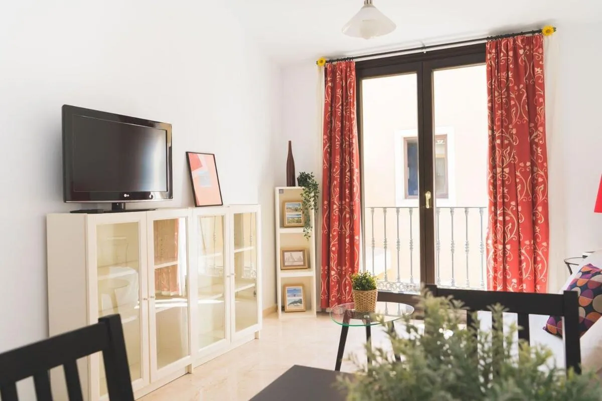 Image 1 of Céntrico Apartamento en Calle Carreteria – Malaga