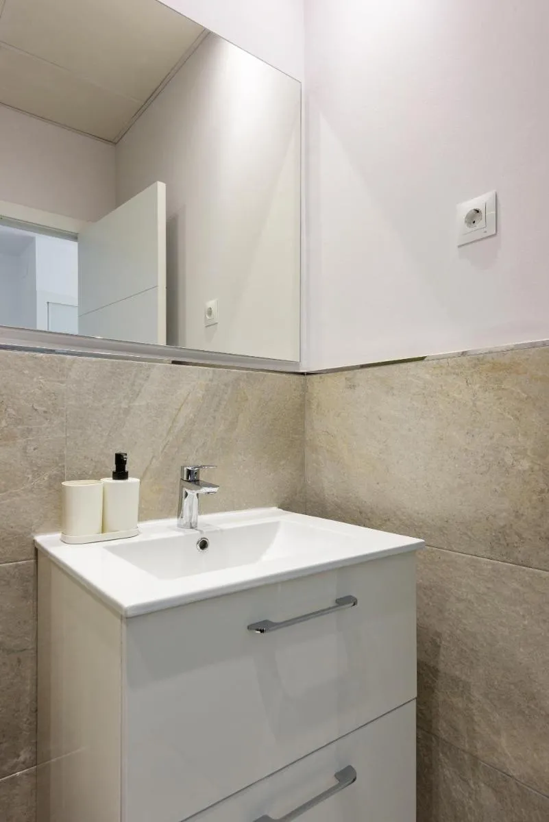 Image 5 of Charming Loft A