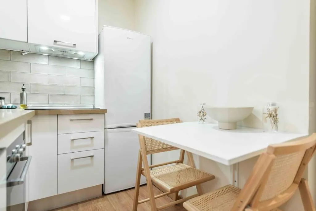 Image 5 of Commodious Apartment Near Center by REMS