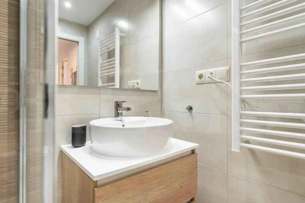 Image 4 of Commodious Apartment Near Center by REMS