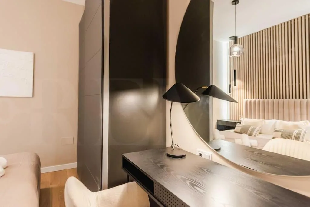 Image 5 of Contemporary Minimalist Apartment by REMS