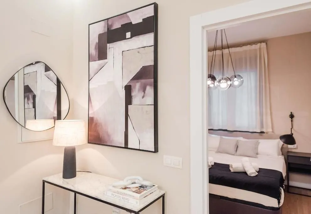 Image 2 of Contemporary Minimalist Apartment by REMS