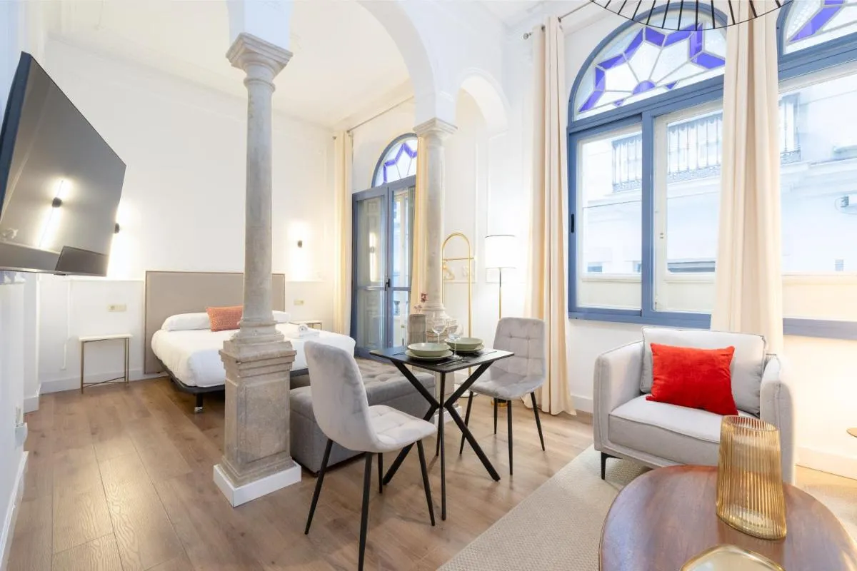 Image 4 of Cozy & renovated Studio -Center