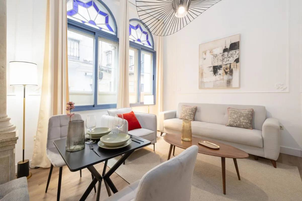 Image 3 of Cozy & renovated Studio -Center