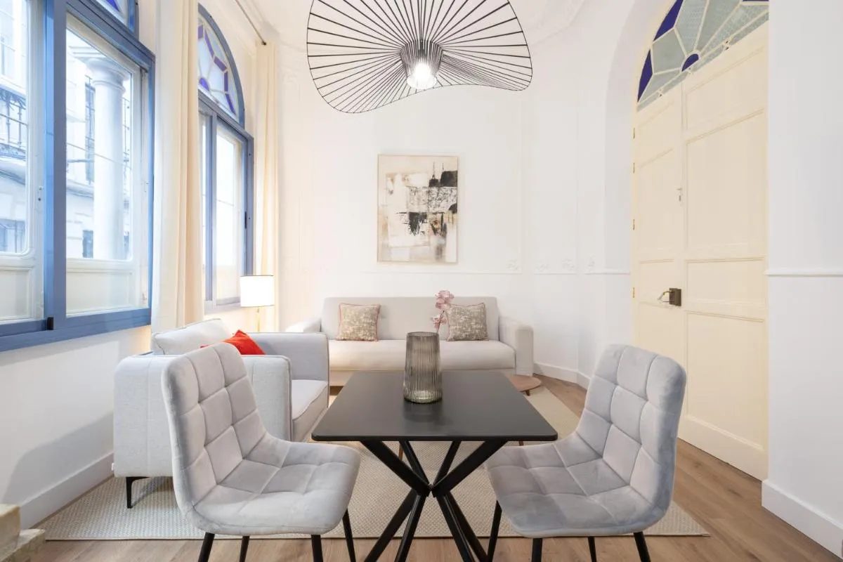 Image 2 of Cozy & renovated Studio -Center
