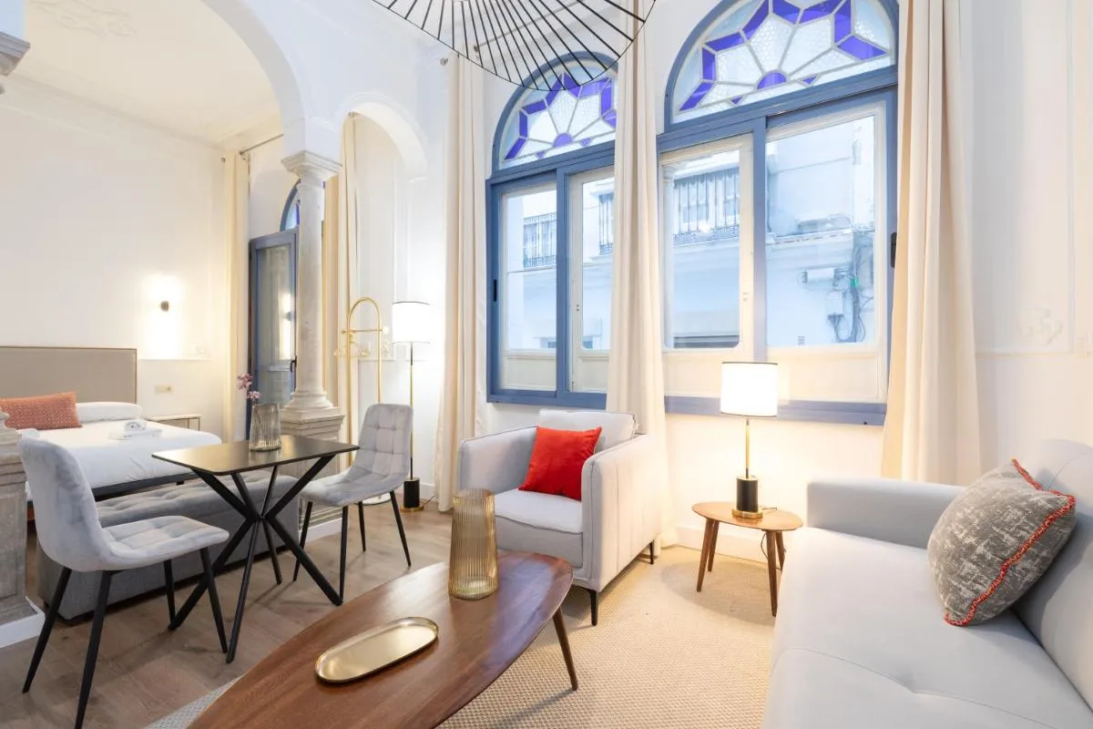 Image 1 of Cozy & renovated Studio -Center