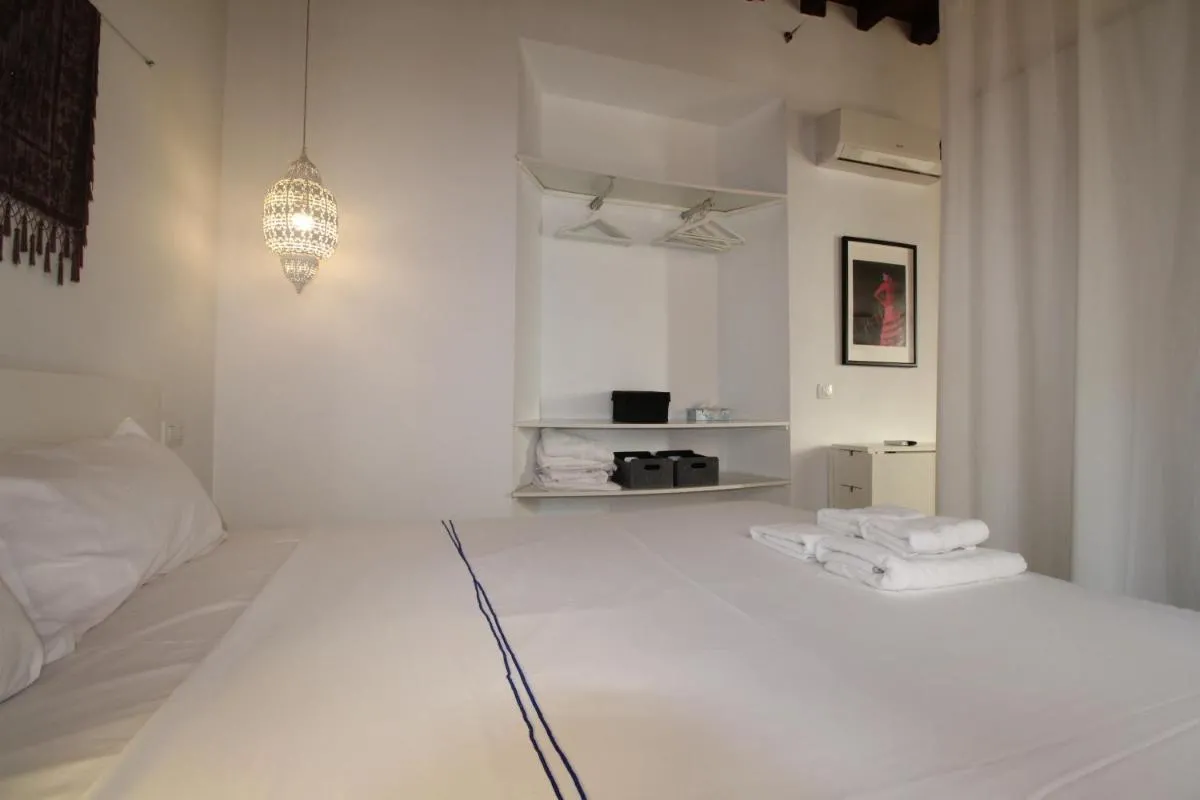 Image 2 of Del Parque Flats Alvarez Suite
