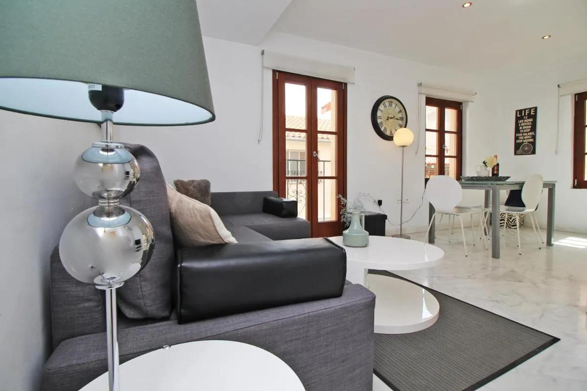 Image 1 of Del Parque Flats – Tribuna