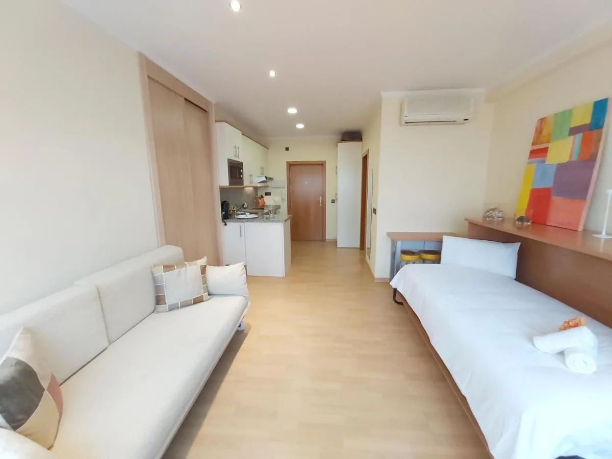Image 2 of Del parque flats estudio martires