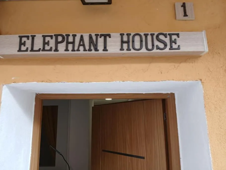 Image of Elephant house a 10 minutos del Centro