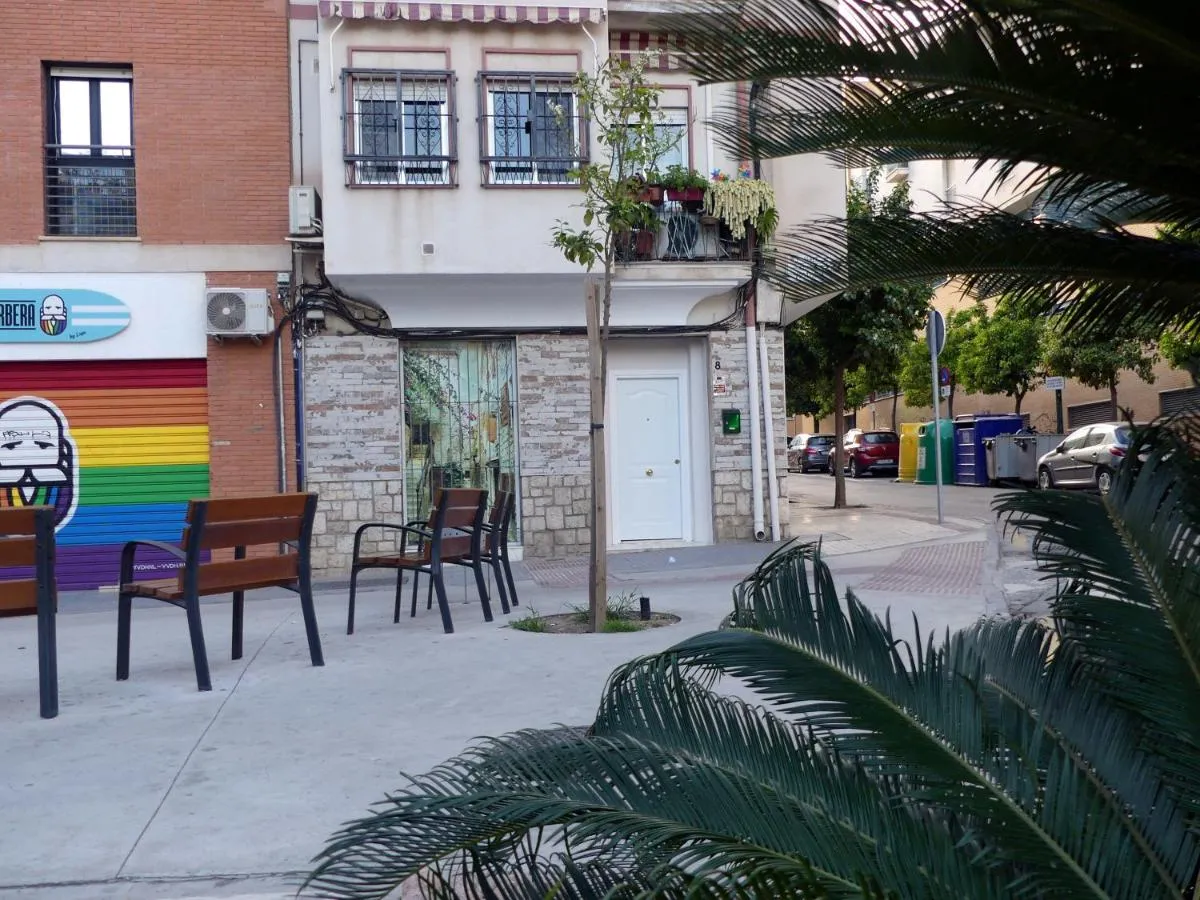 Image 5 of Encantador bajo en Málaga