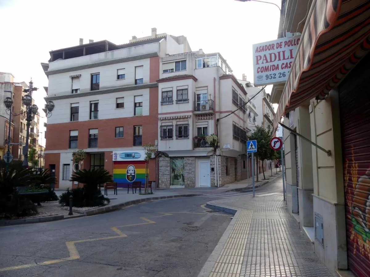 Image 2 of Encantador bajo en Málaga