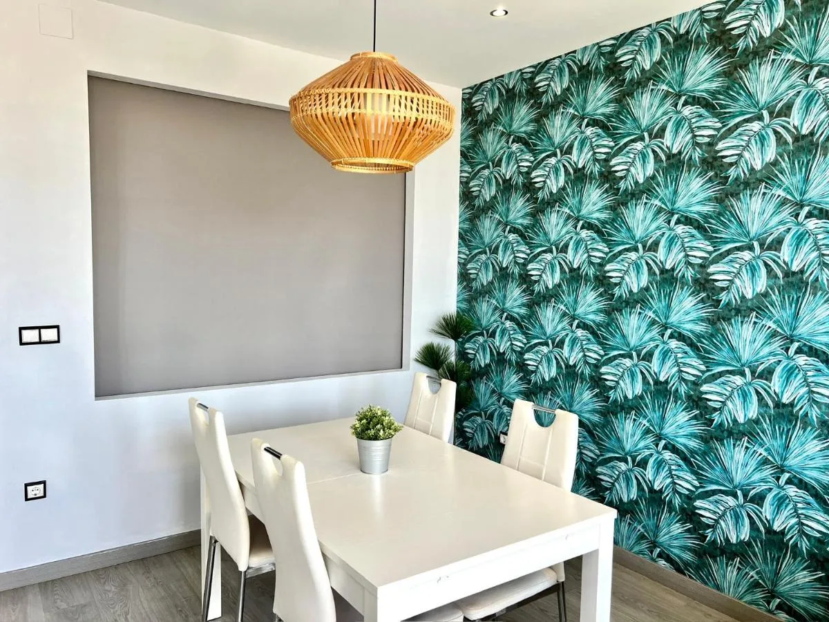 Image 2 of Espectacular apartamento junto al mar, con piscina en Málaga