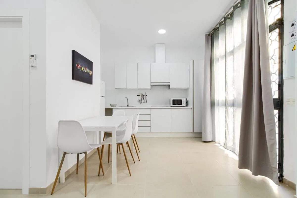 Image 2 of Estudio en málaga centro 45