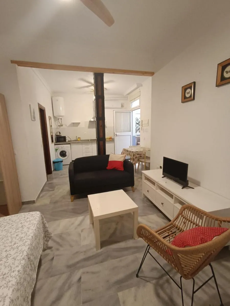 Image 3 of Estudios Santos