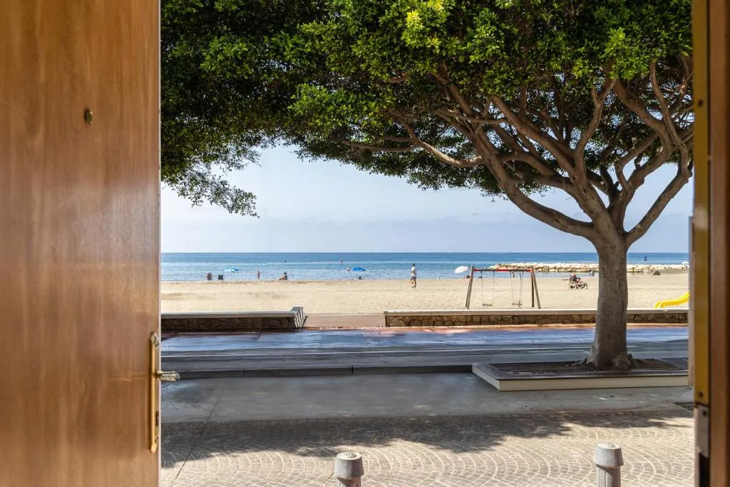 Image of First line, Sea views, Verde y Mar by Mellow