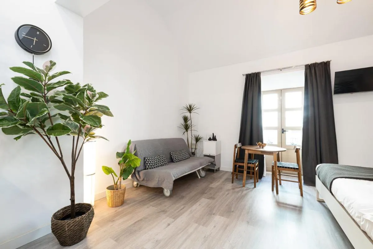 Image 1 of H2M Hiniestrosa Studio french Balcony AACC WIFI