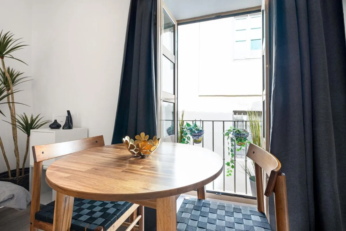 Image 3 of H2M Hiniestrosa Studio french Balcony AACC WIFI