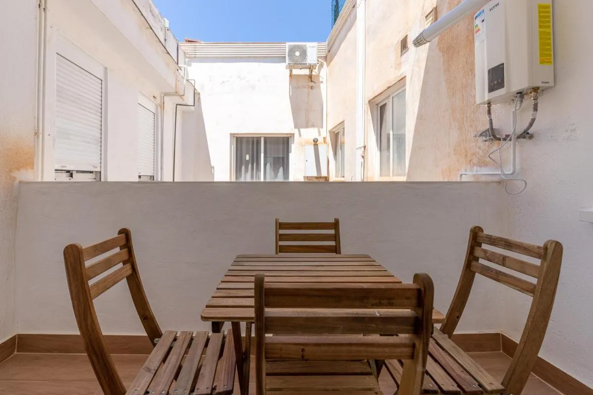Image 2 of HOMEABOUT LA MERCED Apartments