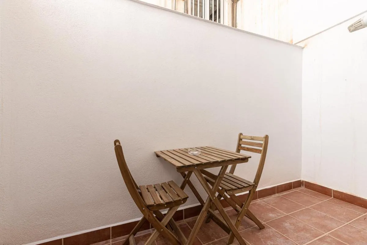 Image 4 of HOMEABOUT LA MERCED Studios