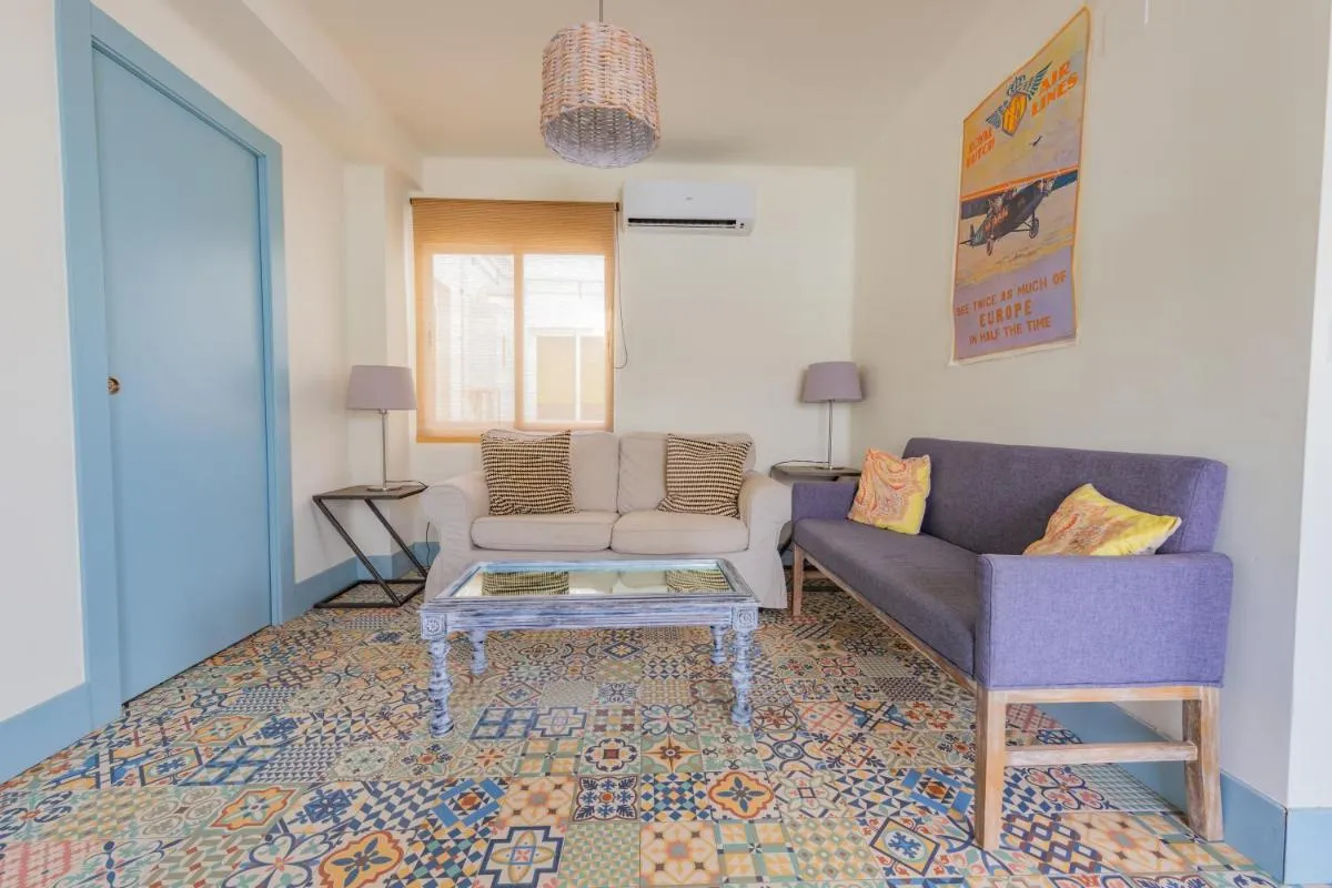 Image 3 of HOMEABOUT LA MERCED Terraces
