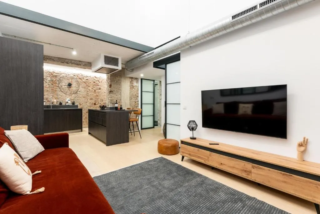 Image of High ceiling gem in heart of Malaga historic district
