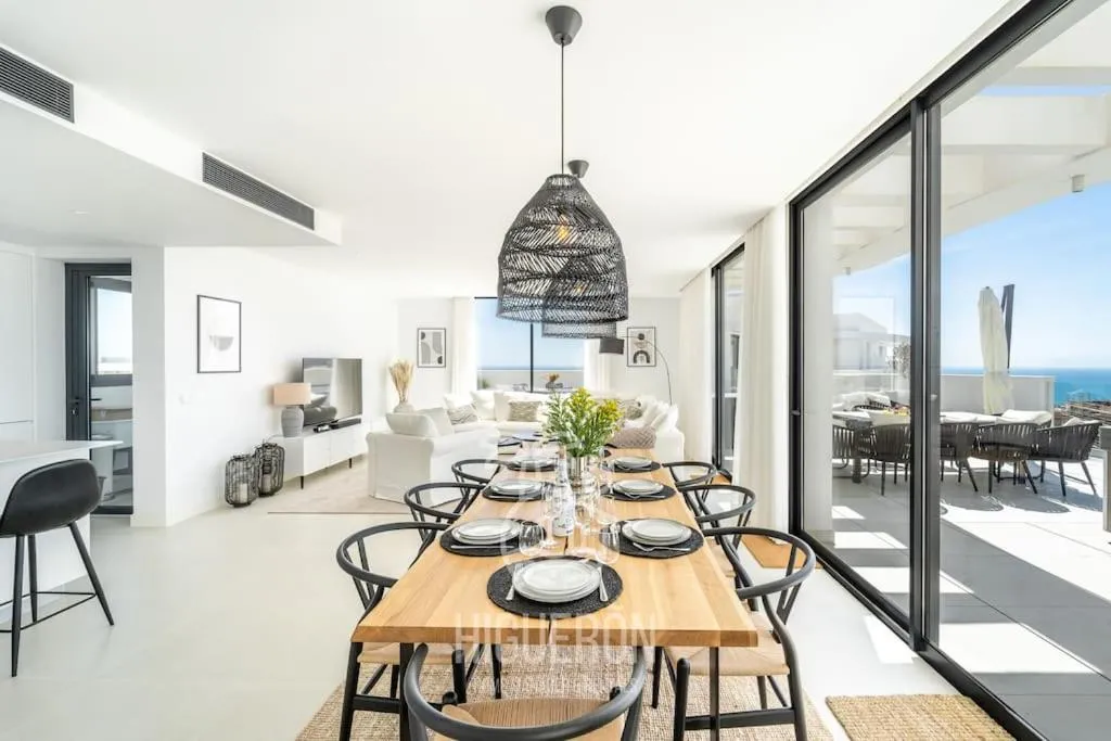 Image 2 of HigueronRentals Horizon Penthouse
