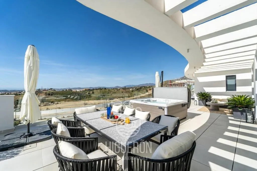 Image 4 of HigueronRentals Horizon Penthouse