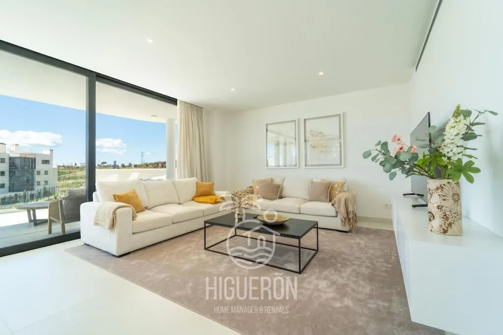 Image 3 of HigueronRentals The Palm