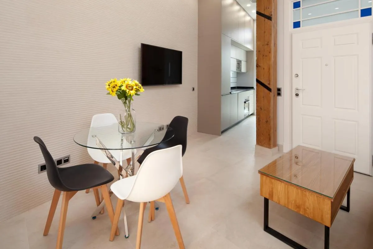 Image 6 of INMálaga Santos Suites 1