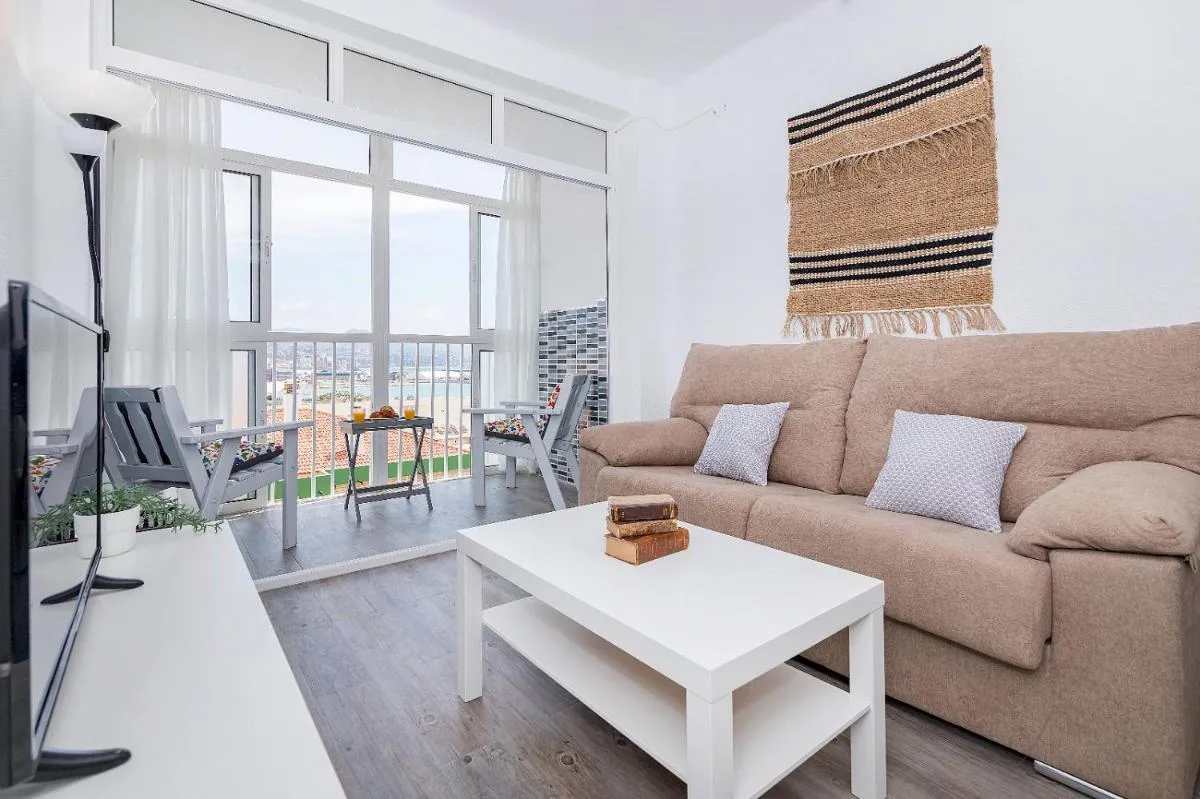 Image 2 of Impresionante vista al mar – Elegante apartamento