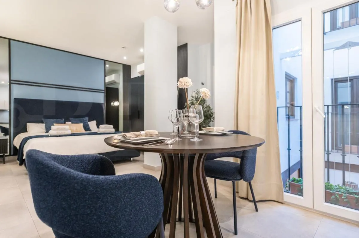 Image 2 of Intimate studio in the heart of Malaga by REMS