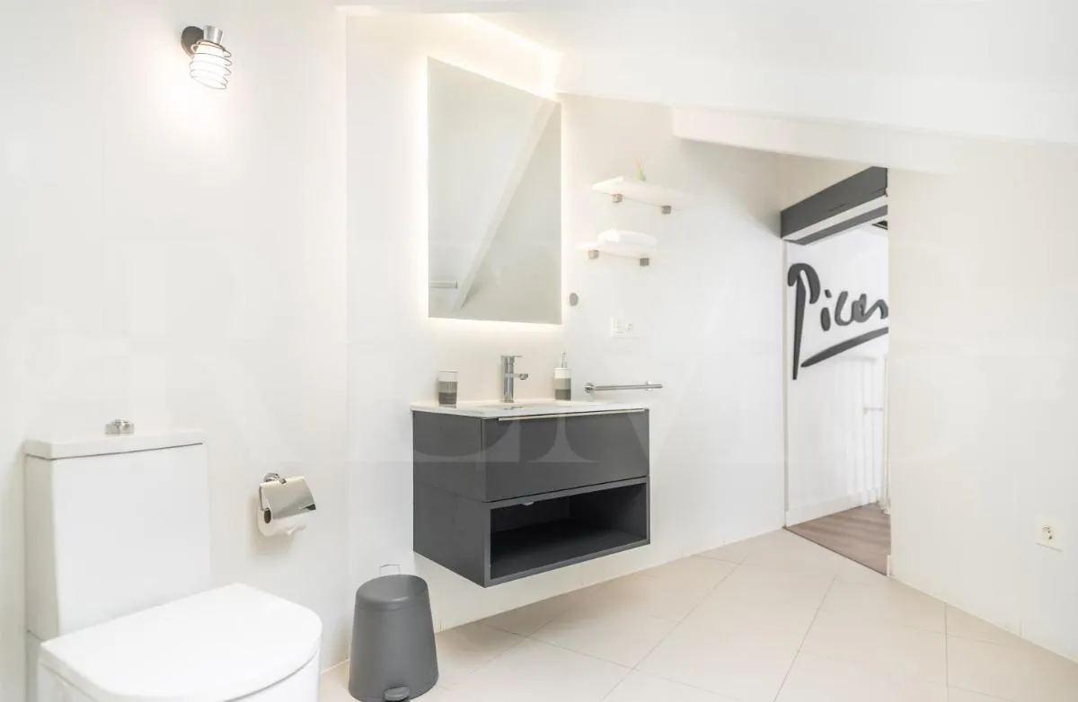 Image 3 of Inviting duplex in front of Picasso Museum by REMS