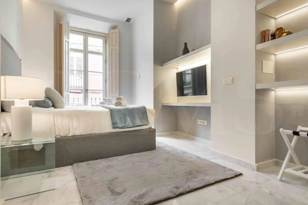 Image 2 of Luxurious apartment in center with parking by REMS