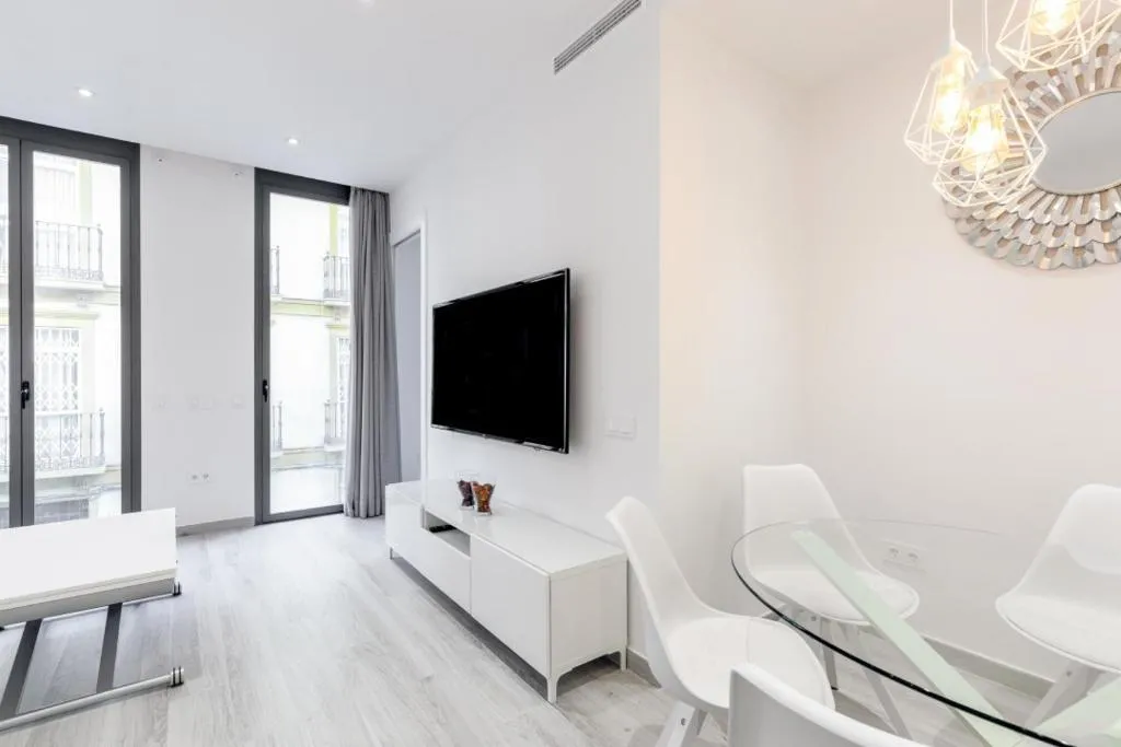 Image of Minty Stay – Bright La Merced