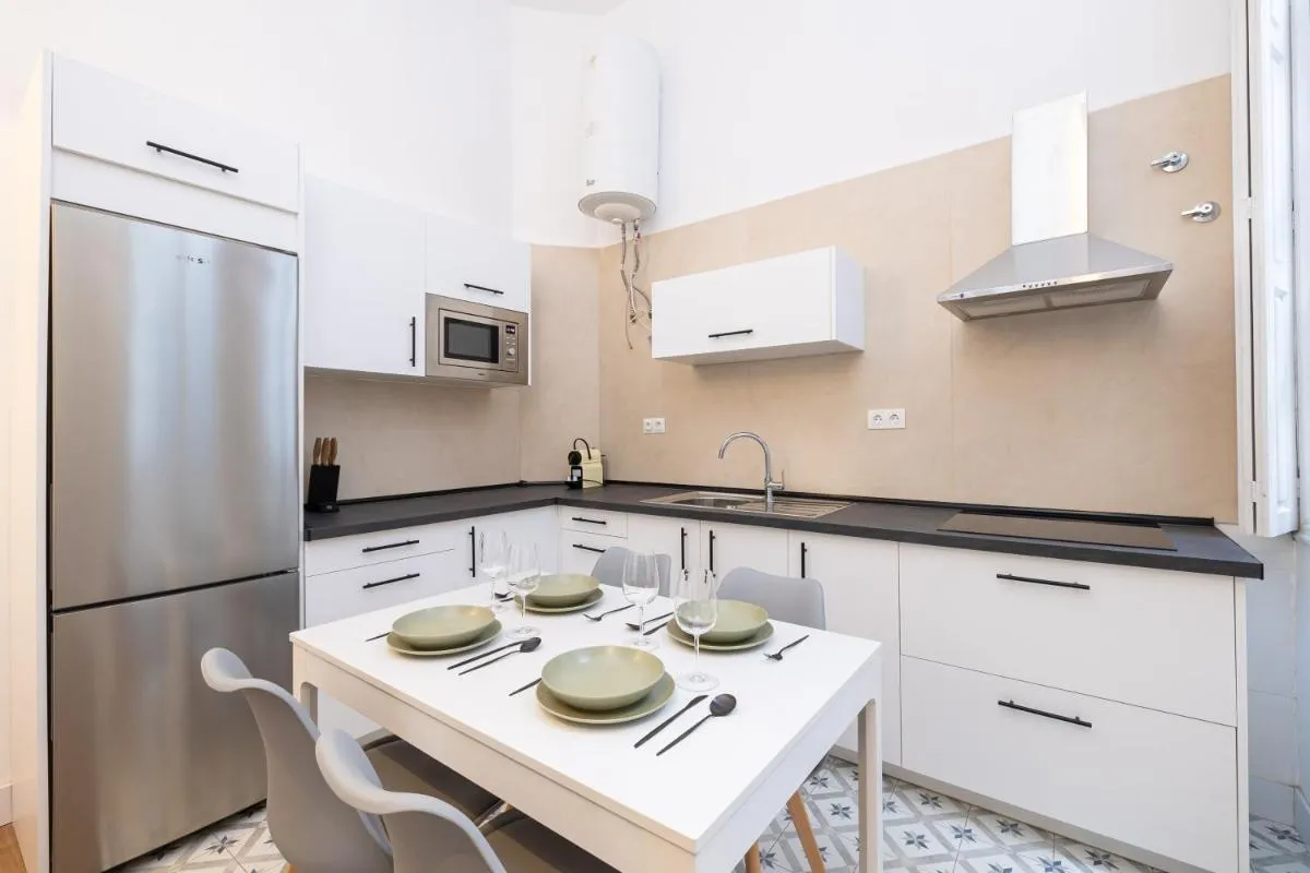 Image 6 of Modern & Spacious -1Bedroom-Center